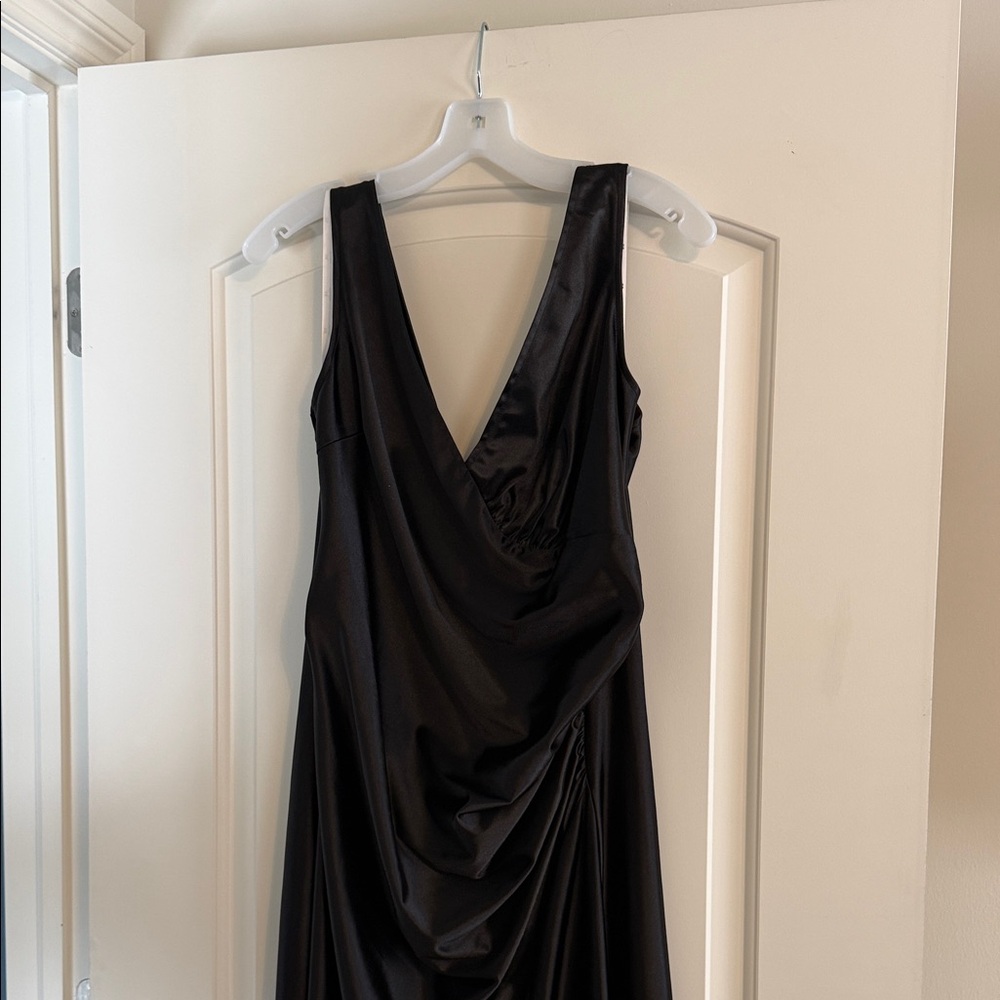 Elegant Black Sleeveless Dress